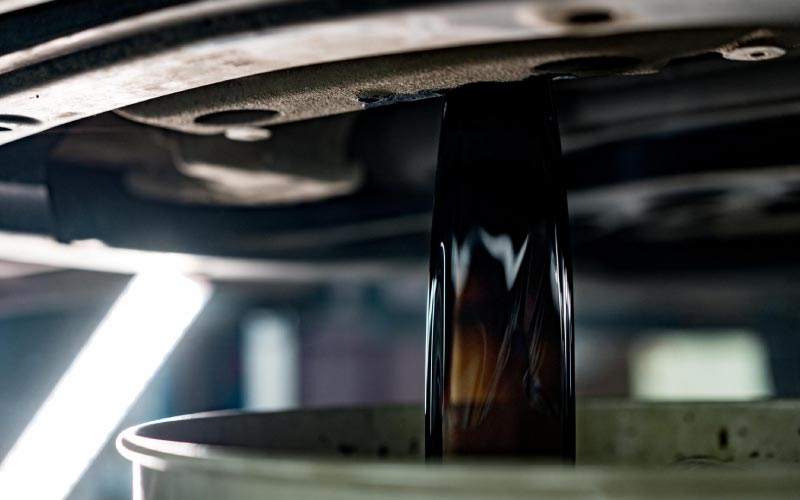 Used Engine Oil for recycling and reprocessing in India. Alpha Associates supplier.